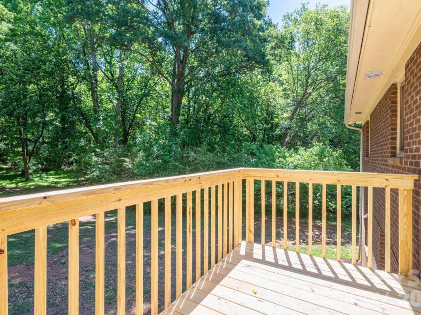 636 Poplar Drive, Shelby, NC 28152.  MLS# CAR4382256, YatesRealty ID 23127. 