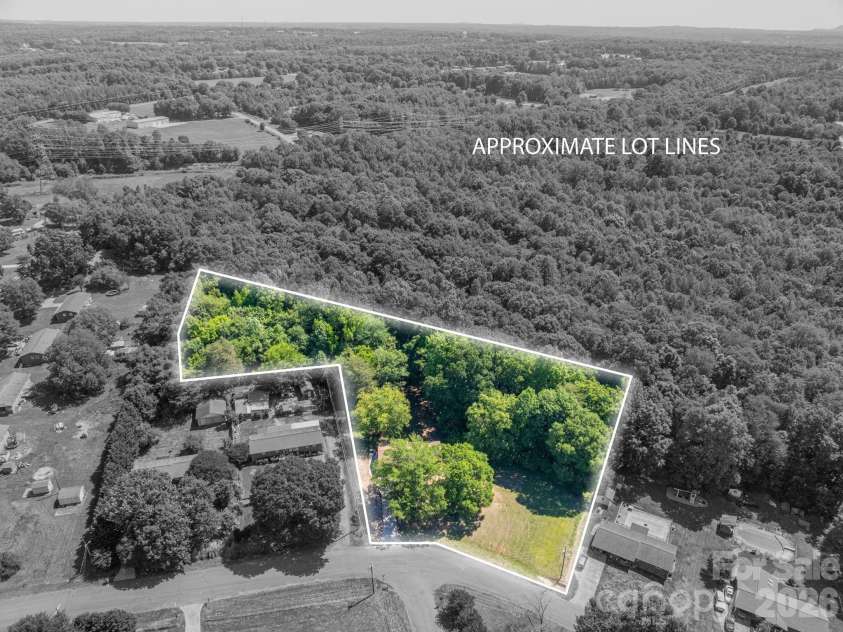 636 Poplar Drive, Shelby, NC 28152.  MLS# CAR4382256, YatesRealty ID 23127. 