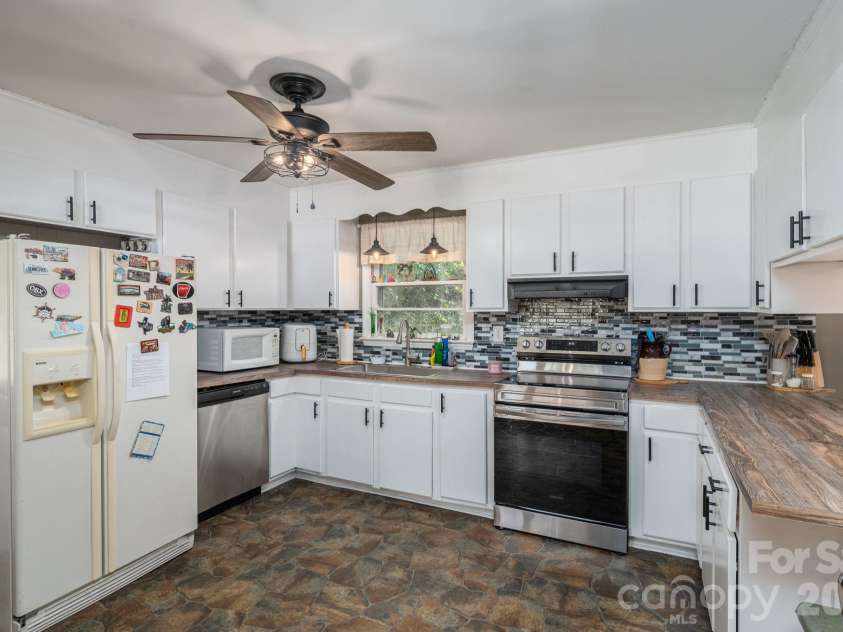 636 Poplar Drive, Shelby, NC 28152.  MLS# CAR4382256, YatesRealty ID 23127. 