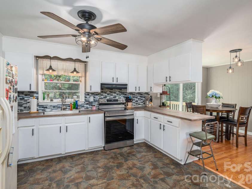 636 Poplar Drive, Shelby, NC 28152.  MLS# CAR4382256, YatesRealty ID 23127. 