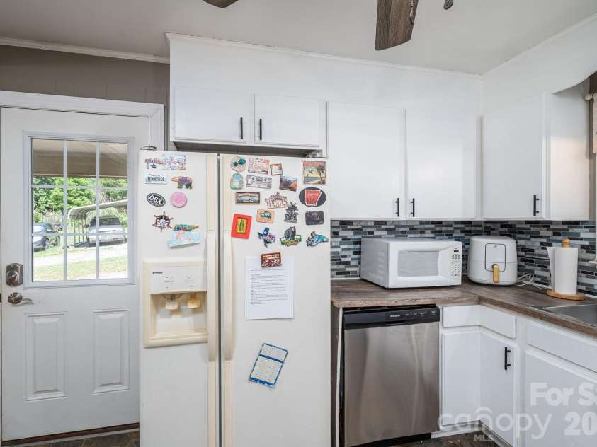636 Poplar Drive, Shelby, NC 28152.  MLS# CAR4382256, YatesRealty ID 23127. 