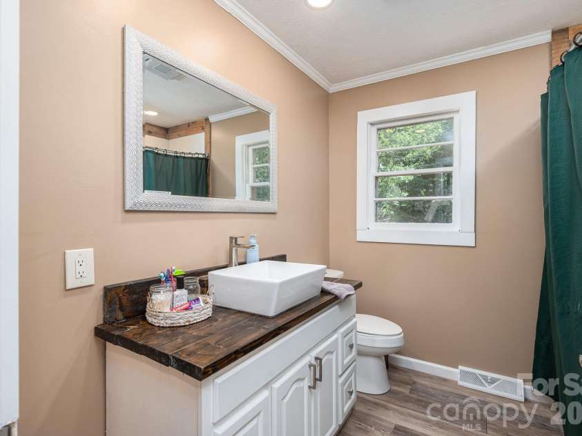 636 Poplar Drive, Shelby, NC 28152.  MLS# CAR4382256, YatesRealty ID 23127. 