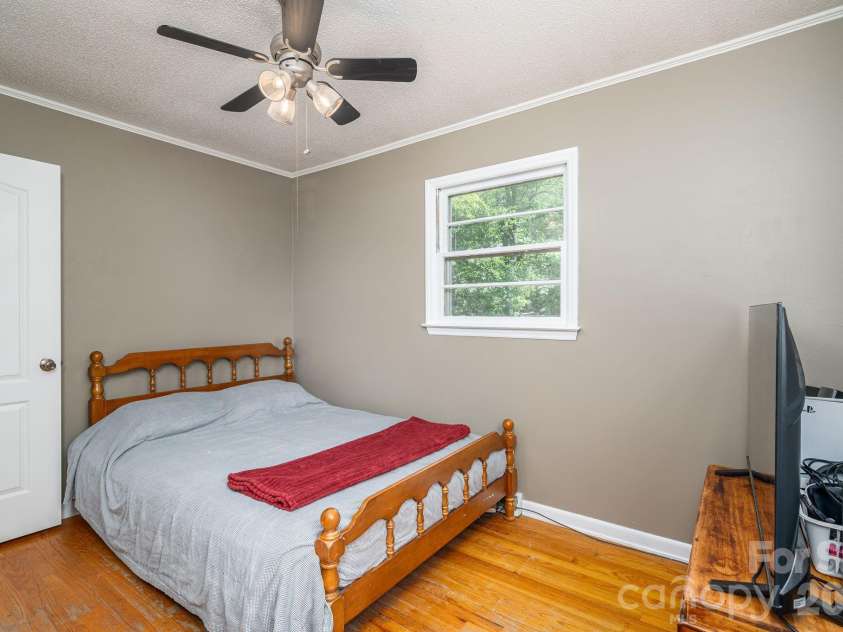 636 Poplar Drive, Shelby, NC 28152.  MLS# CAR4382256, YatesRealty ID 23127. 