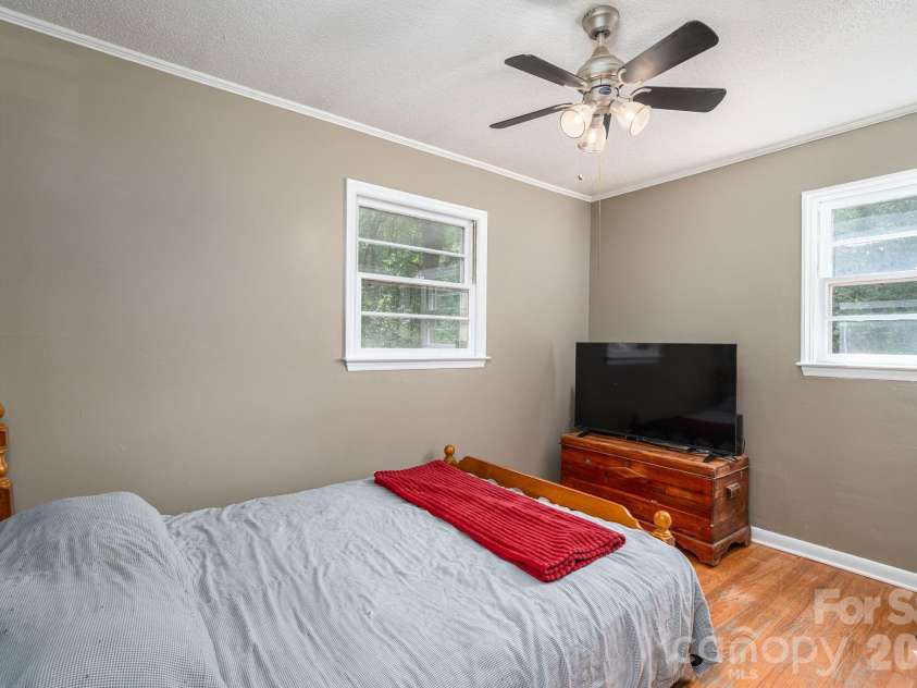636 Poplar Drive, Shelby, NC 28152.  MLS# CAR4382256, YatesRealty ID 23127. 