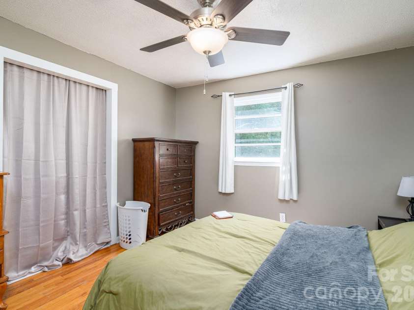 636 Poplar Drive, Shelby, NC 28152.  MLS# CAR4382256, YatesRealty ID 23127. 