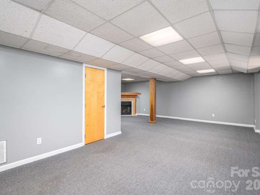 636 Poplar Drive, Shelby, NC 28152.  MLS# CAR4382256, YatesRealty ID 23127. 