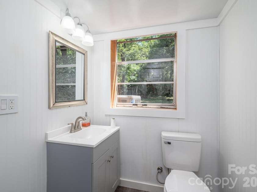 636 Poplar Drive, Shelby, NC 28152.  MLS# CAR4382256, YatesRealty ID 23127. 