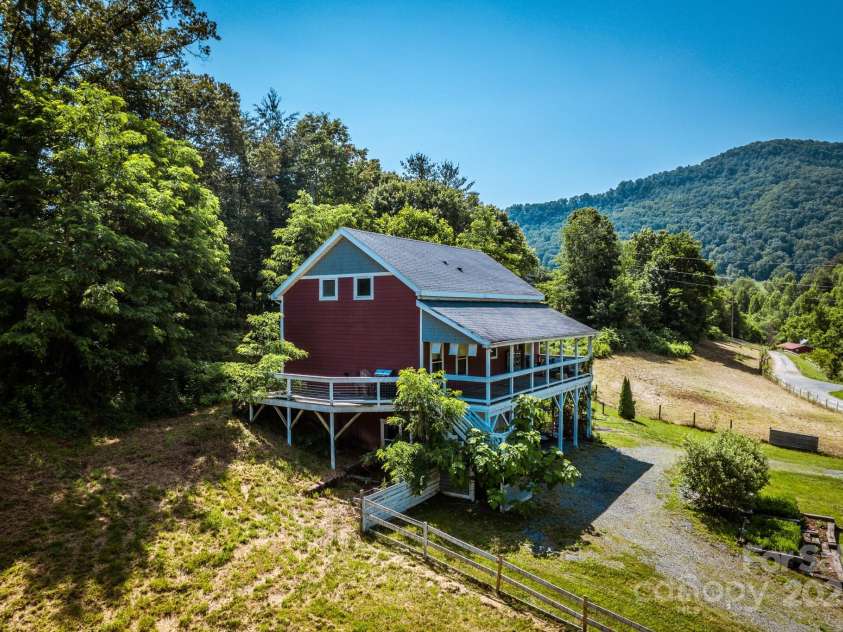 25 Frannys Farm Road, Leicester, NC 28748.  MLS# CAR4269407, YatesRealty ID 23129. 