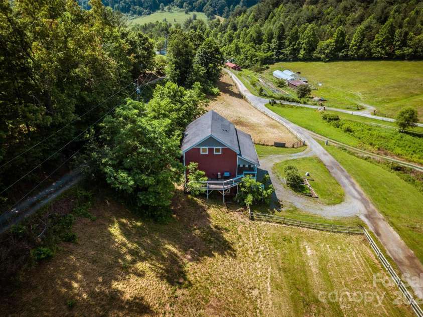 25 Frannys Farm Road, Leicester, NC 28748.  MLS# CAR4269407, YatesRealty ID 23129. 