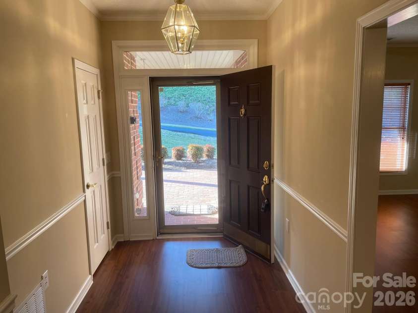499 26th Avenue, Hickory, NC 28601.  MLS# CAR4337149, YatesRealty ID 2313. Foyer