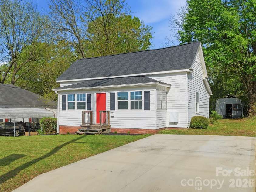 158 Academy Street, Concord, NC 28025.  MLS# CAR4367256, YatesRealty ID 23130. 