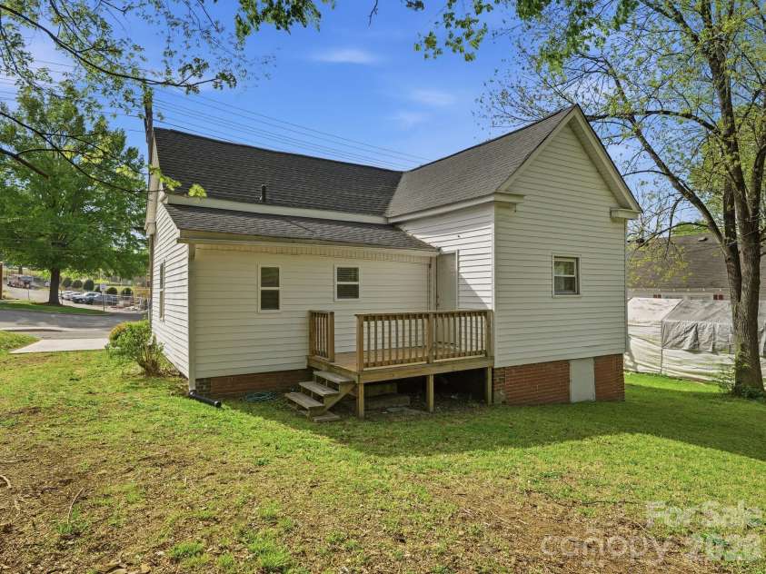 158 Academy Street, Concord, NC 28025.  MLS# CAR4367256, YatesRealty ID 23130. 