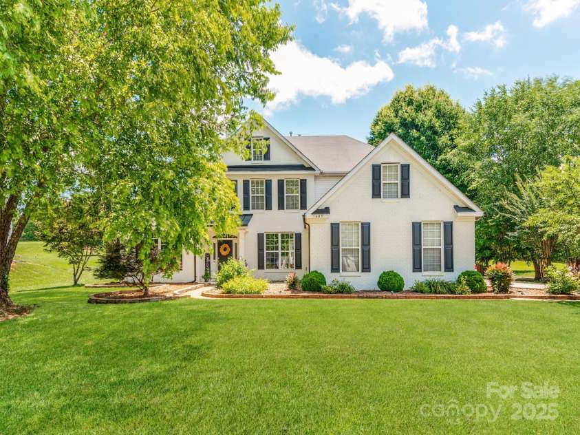 1605 Ambergate Drive, Waxhaw, NC 28173.  MLS# CAR4273160, YatesRealty ID 23131. 