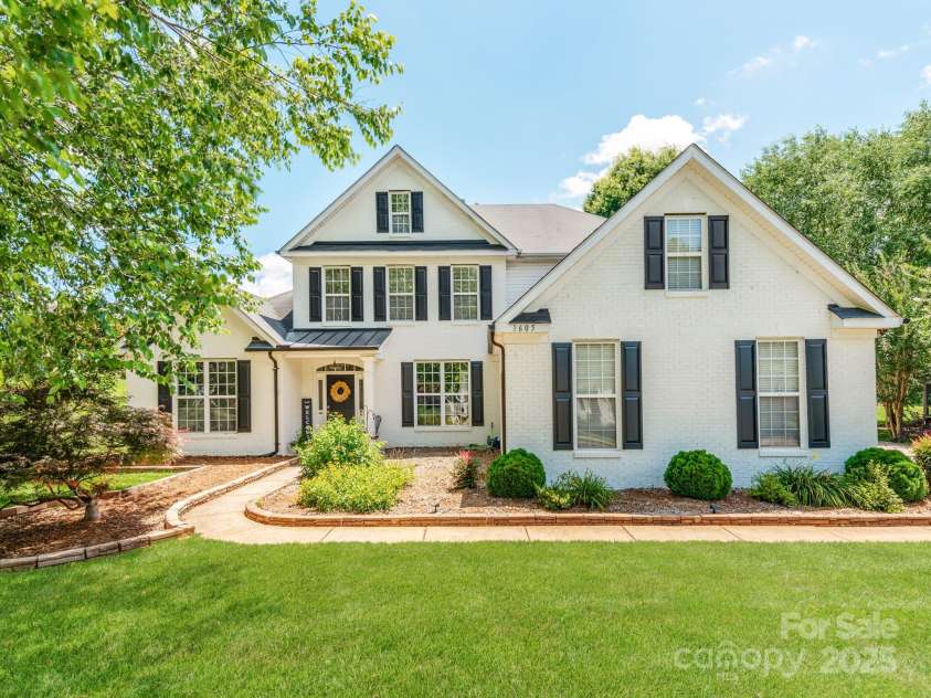 1605 Ambergate Drive, Waxhaw, NC 28173.  MLS# CAR4273160, YatesRealty ID 23131. 