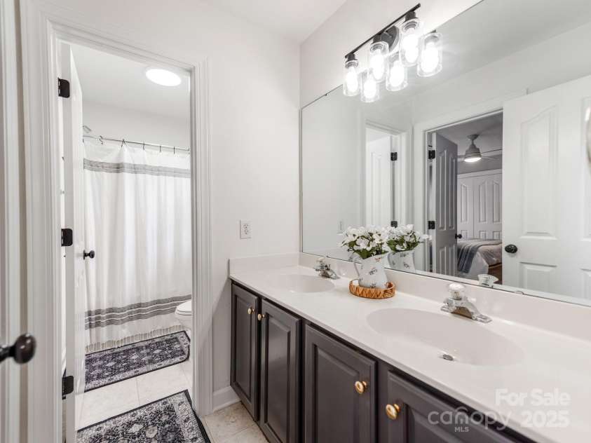 1605 Ambergate Drive, Waxhaw, NC 28173.  MLS# CAR4273160, YatesRealty ID 23131. 