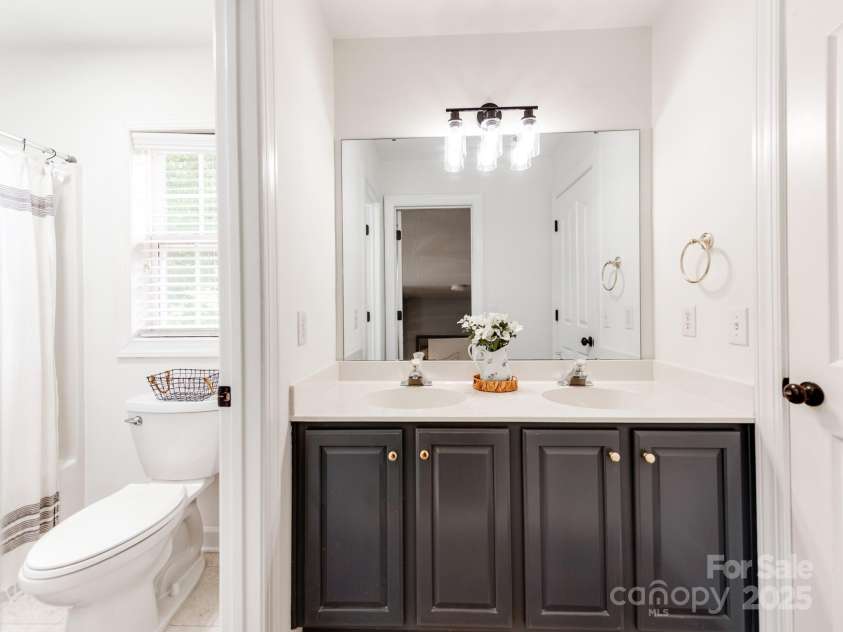 1605 Ambergate Drive, Waxhaw, NC 28173.  MLS# CAR4273160, YatesRealty ID 23131. 