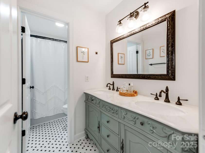 1605 Ambergate Drive, Waxhaw, NC 28173.  MLS# CAR4273160, YatesRealty ID 23131. 