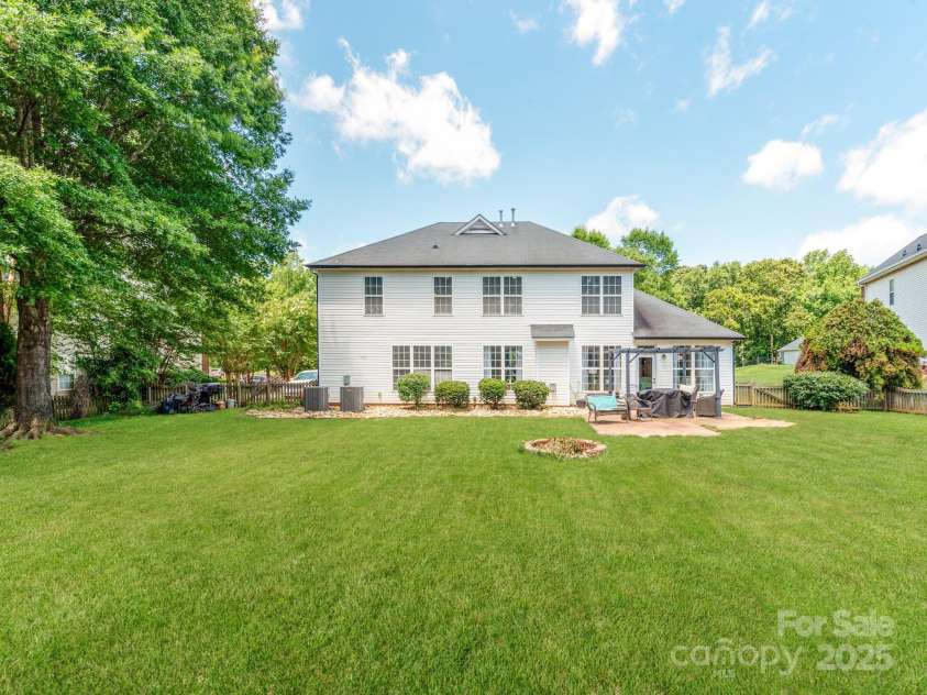 1605 Ambergate Drive, Waxhaw, NC 28173.  MLS# CAR4273160, YatesRealty ID 23131. 