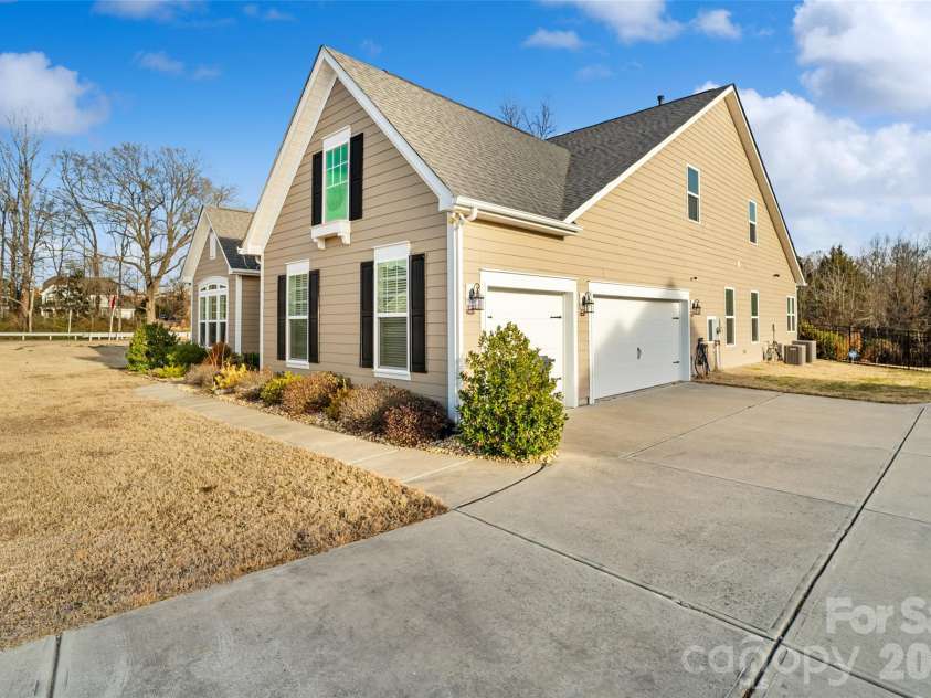 4211 Maggie Springs Way, Clover, SC 29710.  MLS# CAR4341092, YatesRealty ID 23131. 