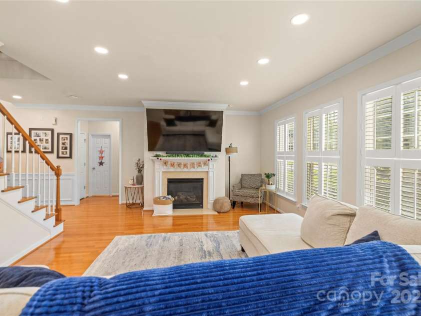 128 Sugar Thyme Lane, Mooresville, NC 28115.  MLS# CAR4266649, YatesRealty ID 23132. Open floorplan living room/kitchen