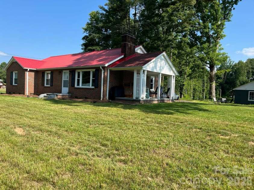 5528 Elkin Highway, North Wilkesboro, NC 28659.  MLS# CAR4357607, YatesRealty ID 23132. 