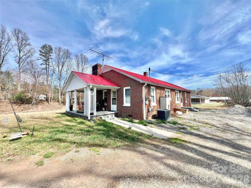 5528 Elkin Highway, North Wilkesboro, NC 28659.  MLS# CAR4357607, YatesRealty ID 23132. 