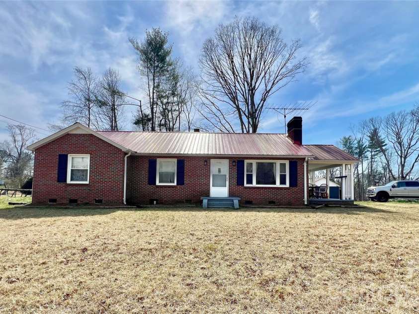 5528 Elkin Highway, North Wilkesboro, NC 28659.  MLS# CAR4357607, YatesRealty ID 23132. 