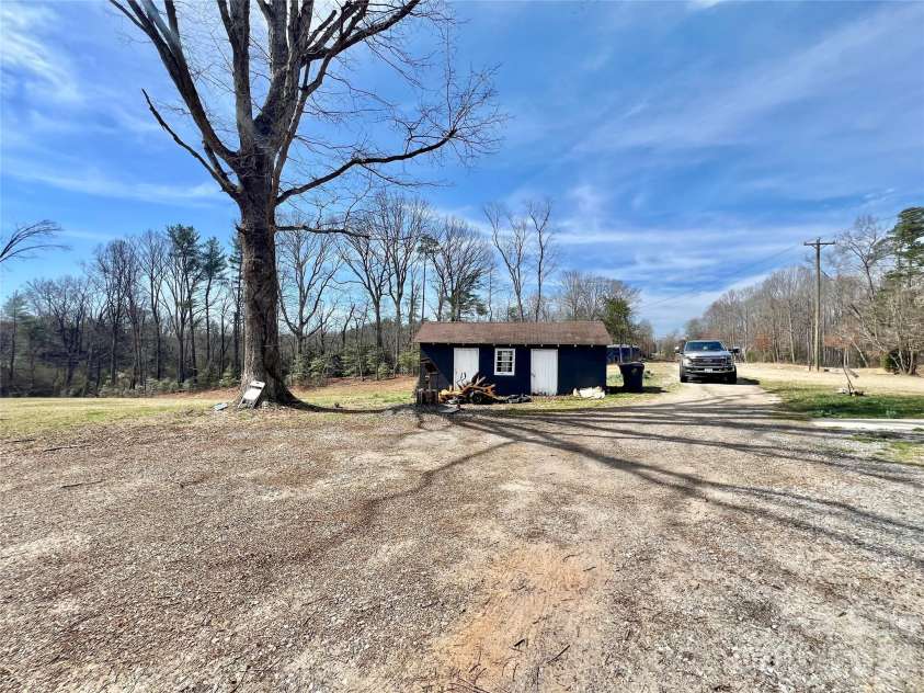 5528 Elkin Highway, North Wilkesboro, NC 28659.  MLS# CAR4357607, YatesRealty ID 23132. 