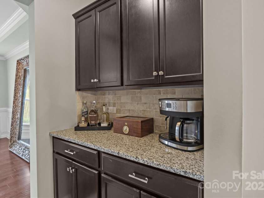 2007 Bishops Court, Cornelius, NC 28031.  MLS# CAR4257347, YatesRealty ID 23133. A Butler’s Pantry connects the Dining Room and Kitchen.