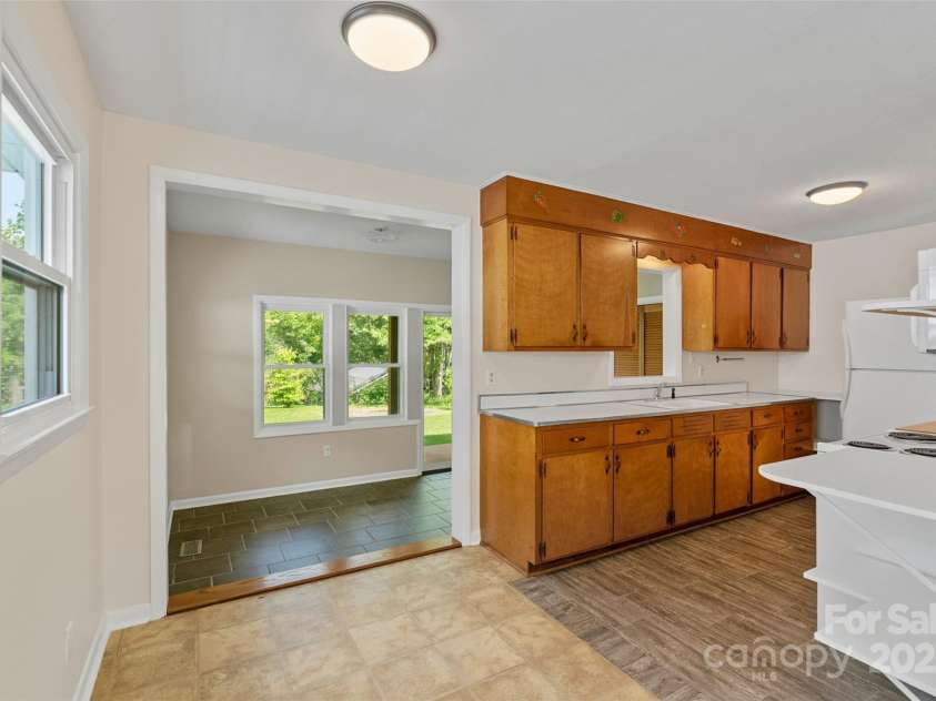 146 Swannanoa Avenue, Asheville, NC 28806.  MLS# CAR4264660, YatesRealty ID 23134. 