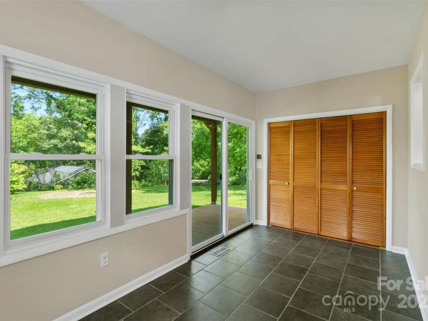 146 Swannanoa Avenue, Asheville, NC 28806.  MLS# CAR4264660, YatesRealty ID 23134. 