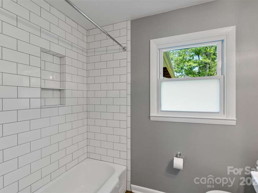 146 Swannanoa Avenue, Asheville, NC 28806.  MLS# CAR4264660, YatesRealty ID 23134. 