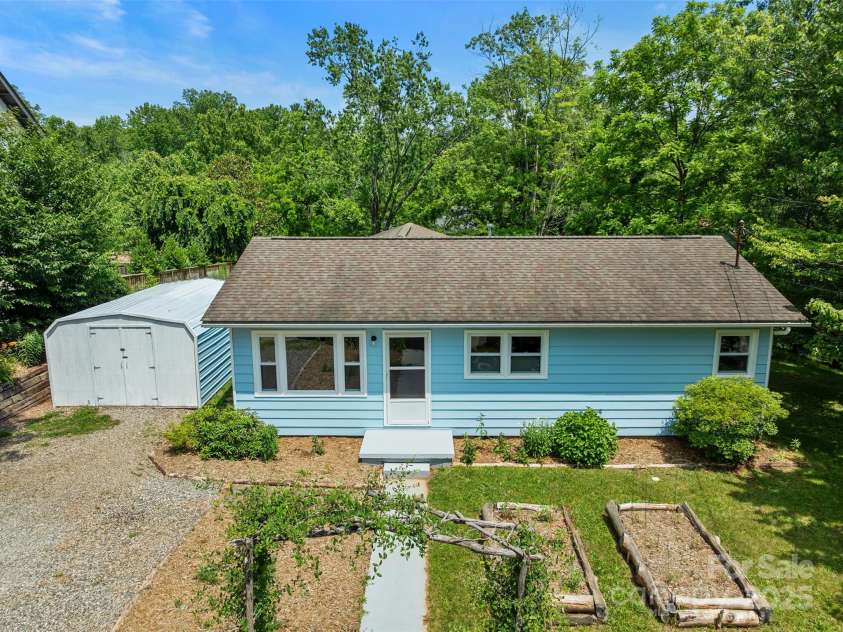 146 Swannanoa Avenue, Asheville, NC 28806.  MLS# CAR4264660, YatesRealty ID 23134. 