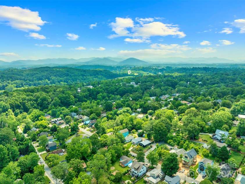 146 Swannanoa Avenue, Asheville, NC 28806.  MLS# CAR4264660, YatesRealty ID 23134. 