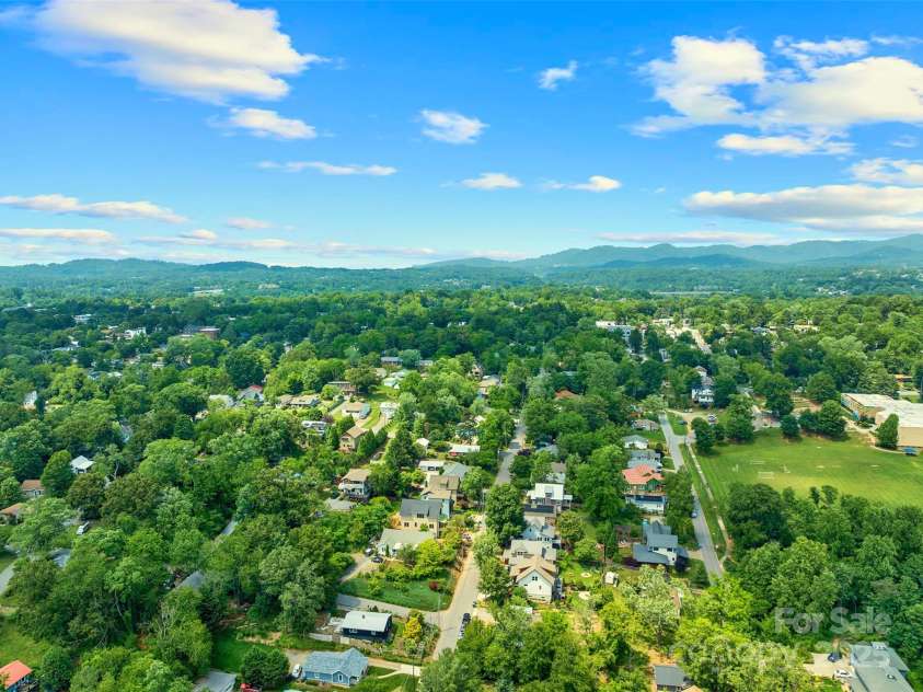 146 Swannanoa Avenue, Asheville, NC 28806.  MLS# CAR4264660, YatesRealty ID 23134. 