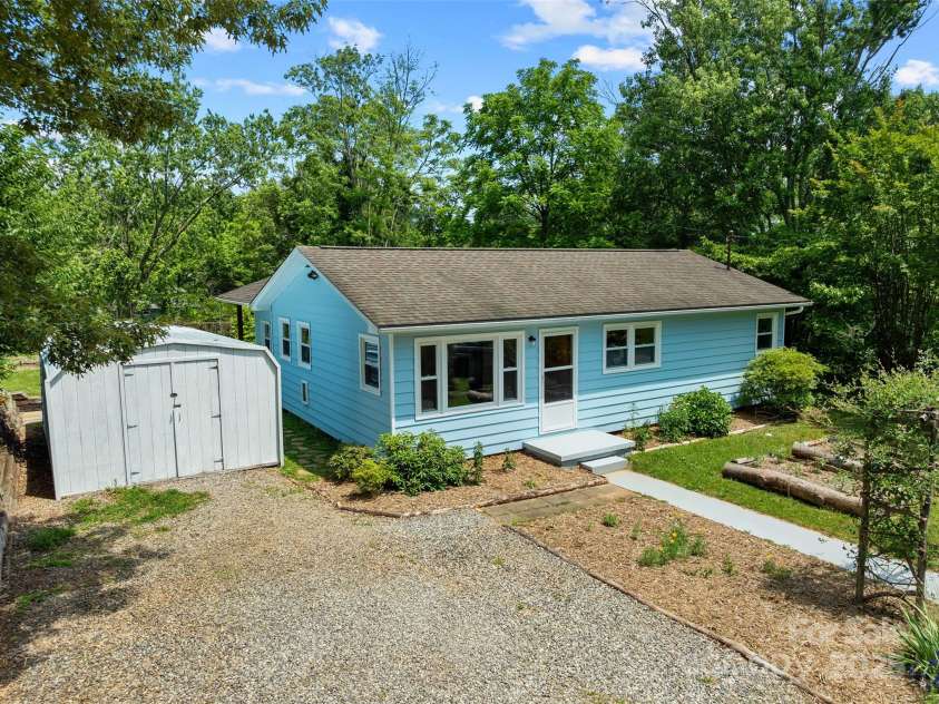 146 Swannanoa Avenue, Asheville, NC 28806.  MLS# CAR4264660, YatesRealty ID 23134. 