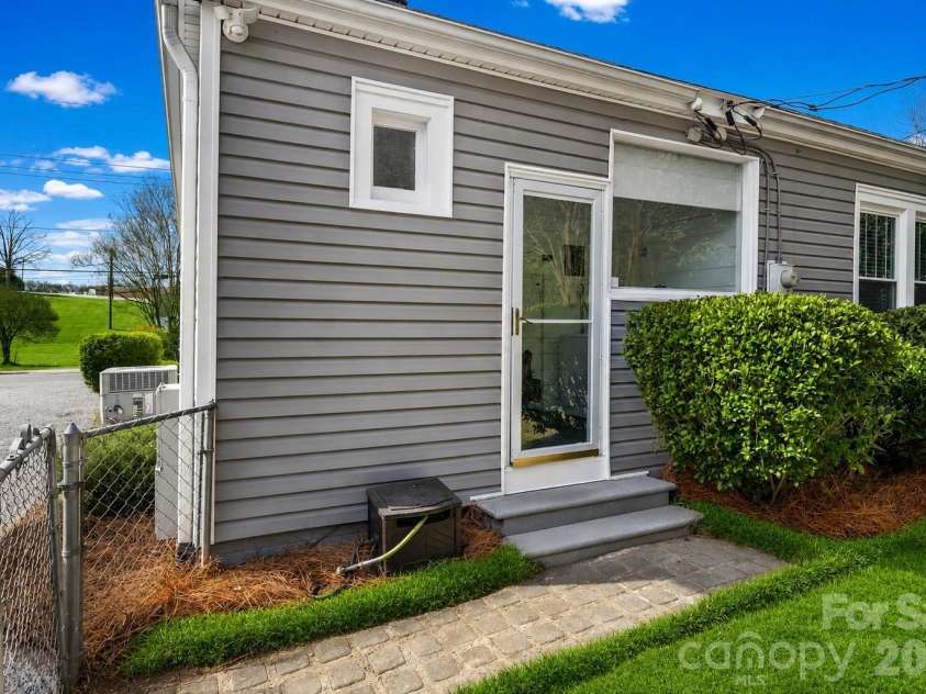 131 Academy Street, Fort Mill, SC 29715.  MLS# CAR4356111, YatesRealty ID 23135. 