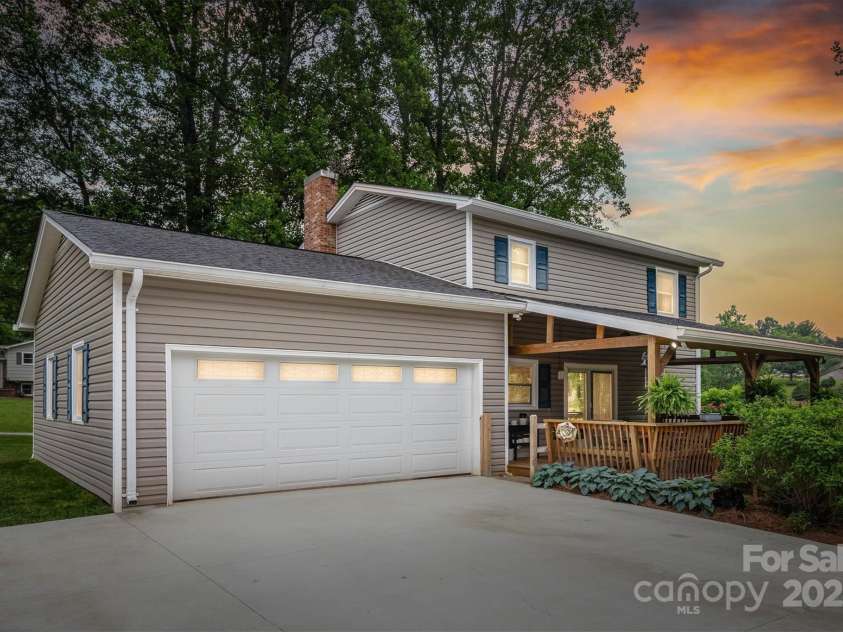 206 Hudson Cajah Mountain Road, Hudson, NC 28638.  MLS# CAR4252471, YatesRealty ID 23135. 