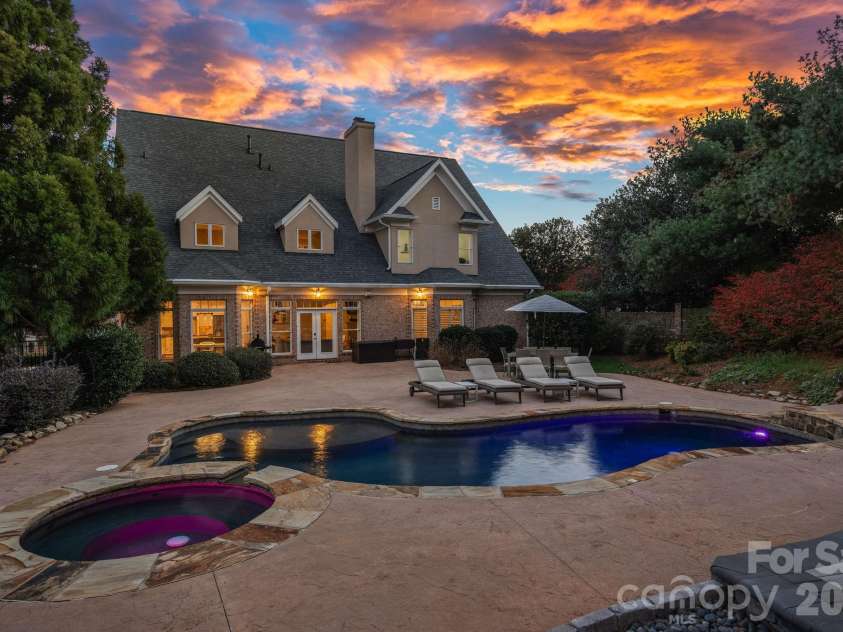 18823 Peninsula Cove Lane, Cornelius, NC 28031.  MLS# CAR4333628, YatesRealty ID 23136. 