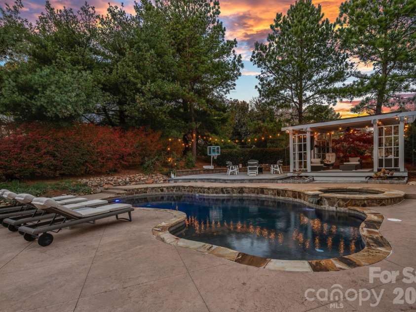 18823 Peninsula Cove Lane, Cornelius, NC 28031.  MLS# CAR4333628, YatesRealty ID 23136. 