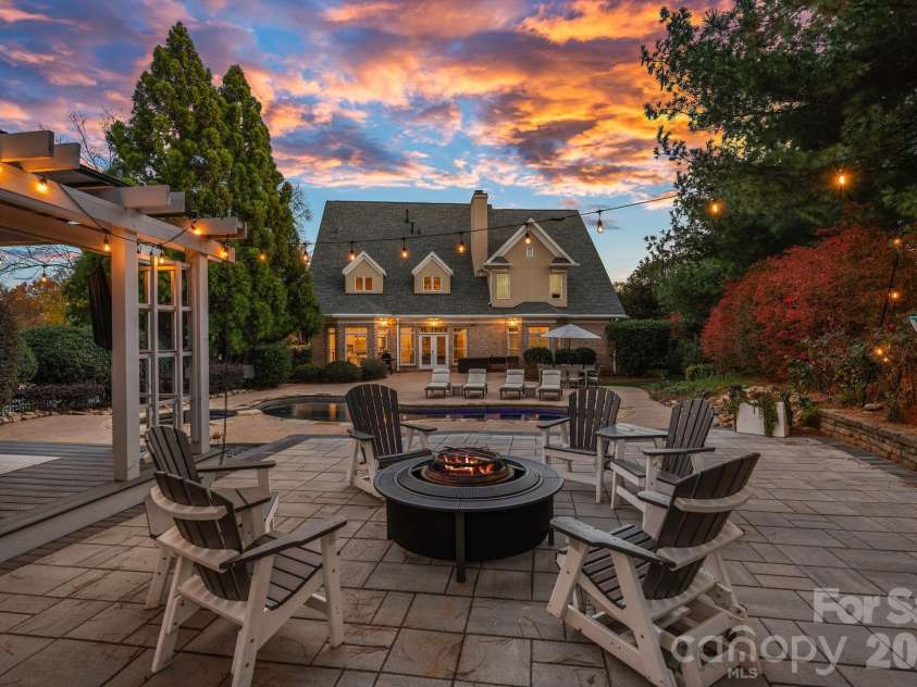 18823 Peninsula Cove Lane, Cornelius, NC 28031.  MLS# CAR4333628, YatesRealty ID 23136. 