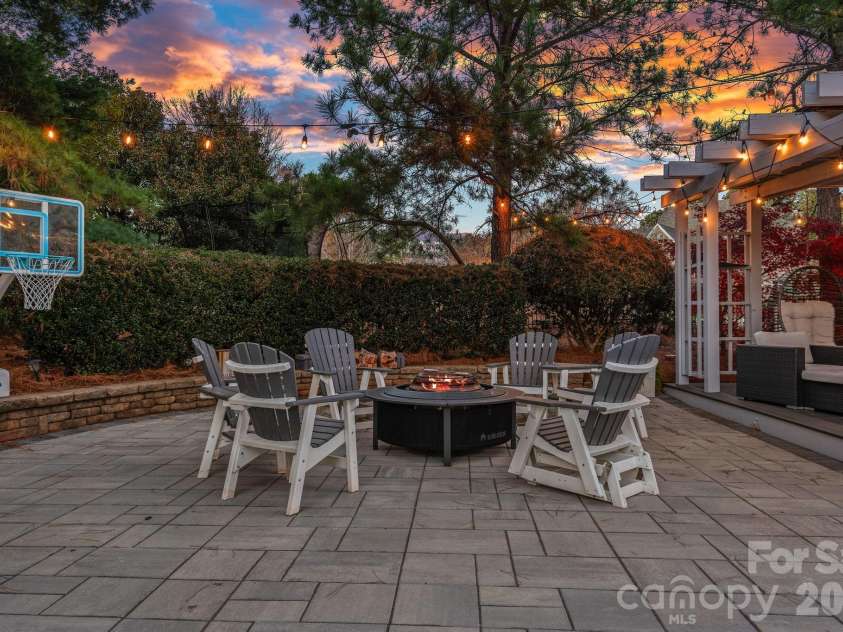 18823 Peninsula Cove Lane, Cornelius, NC 28031.  MLS# CAR4333628, YatesRealty ID 23136. 