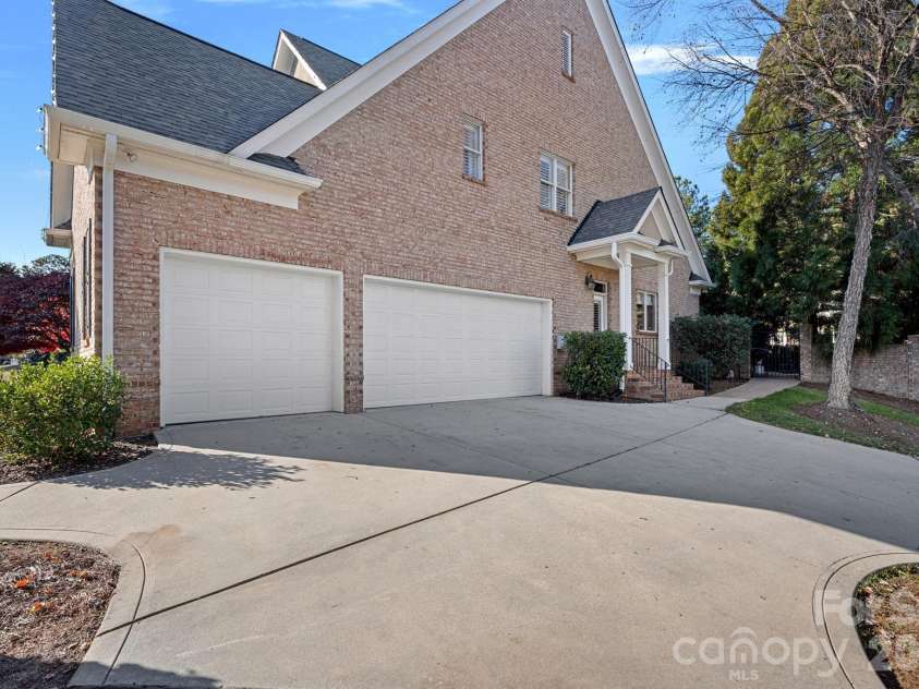18823 Peninsula Cove Lane, Cornelius, NC 28031.  MLS# CAR4333628, YatesRealty ID 23136. 