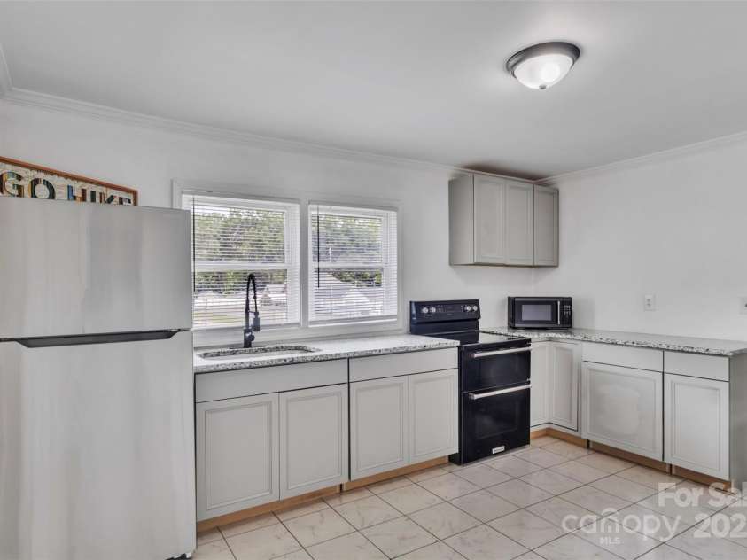 123 Farmview Street, Gastonia, NC 28054.  MLS# CAR4270483, YatesRealty ID 23137. 