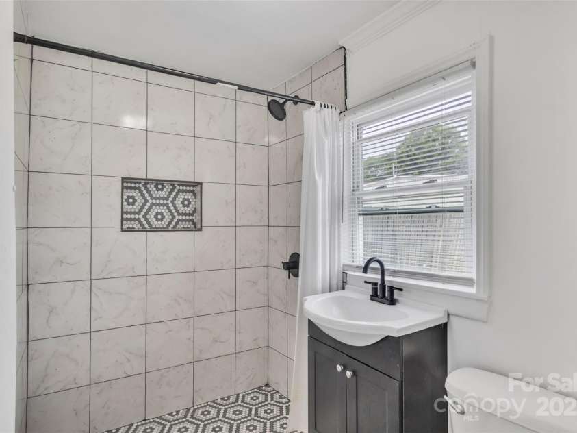 123 Farmview Street, Gastonia, NC 28054.  MLS# CAR4270483, YatesRealty ID 23137. 