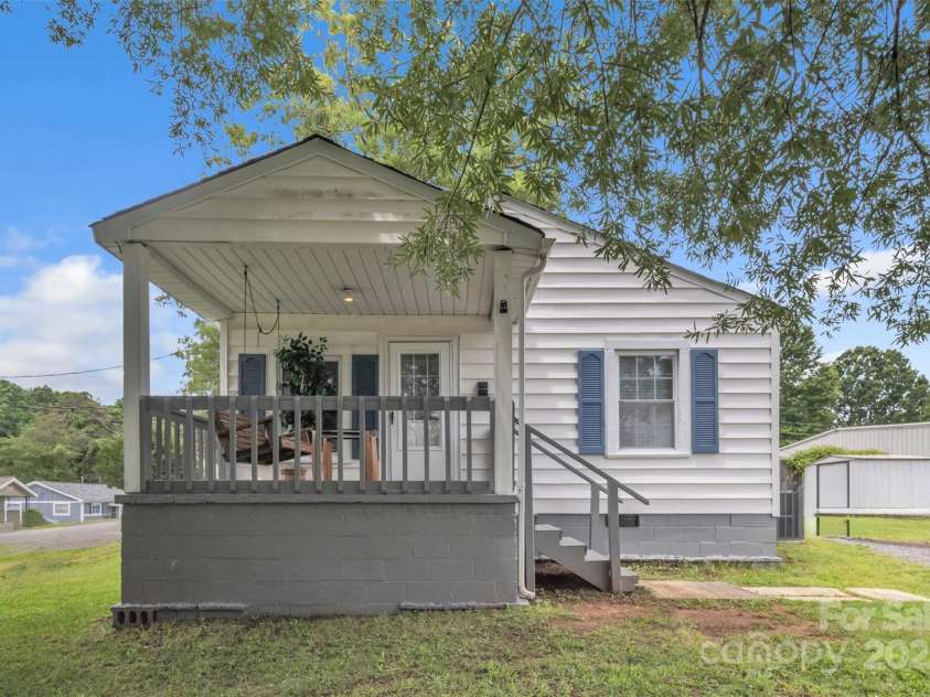 123 Farmview Street, Gastonia, NC 28054.  MLS# CAR4270483, YatesRealty ID 23137. 