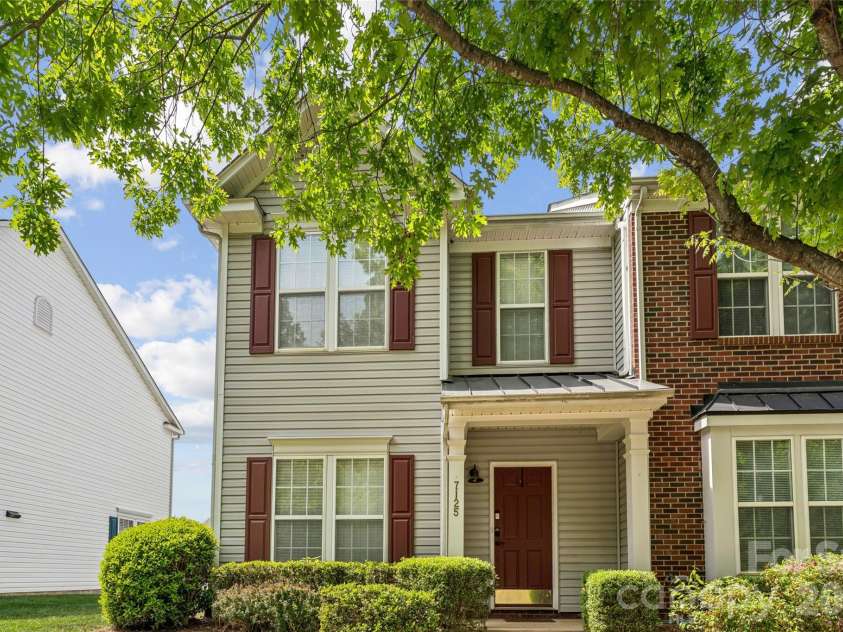 7125 Flying Scotsman Drive, Charlotte, NC 28213.  MLS# CAR4345317, YatesRealty ID 23139. 