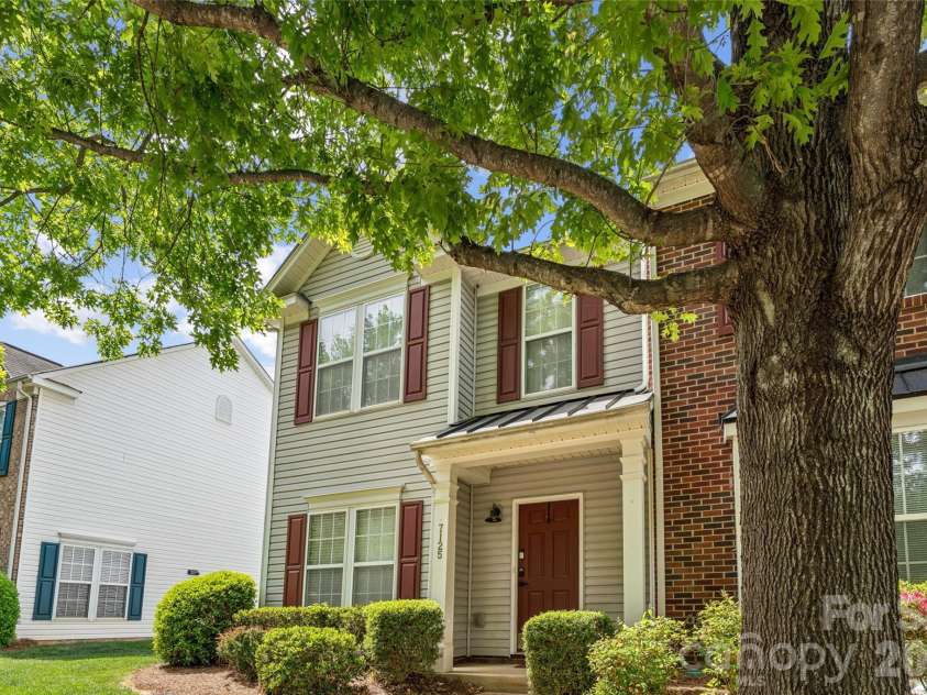 7125 Flying Scotsman Drive, Charlotte, NC 28213.  MLS# CAR4345317, YatesRealty ID 23139. 
