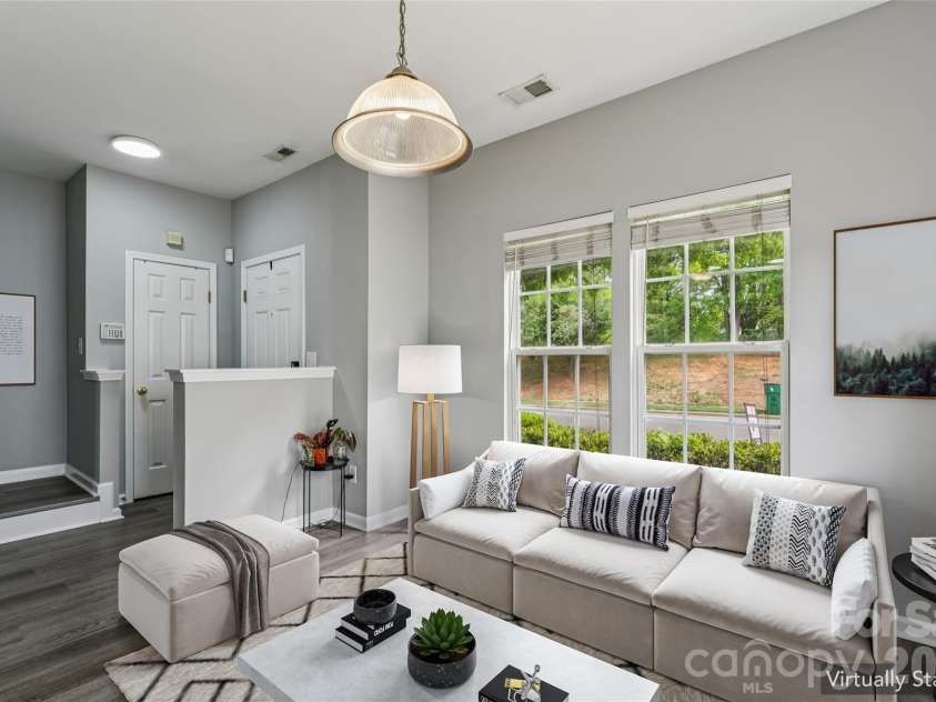 7125 Flying Scotsman Drive, Charlotte, NC 28213.  MLS# CAR4345317, YatesRealty ID 23139. 