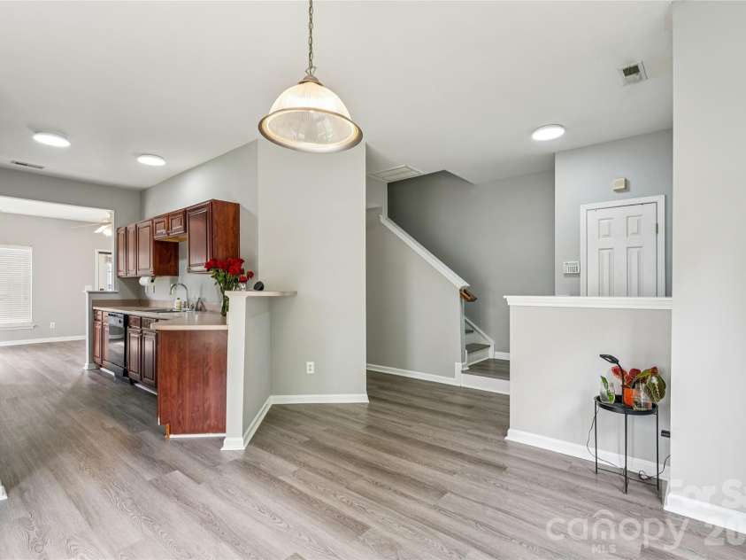 7125 Flying Scotsman Drive, Charlotte, NC 28213.  MLS# CAR4345317, YatesRealty ID 23139. 